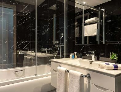 Radisson Blu, - 8