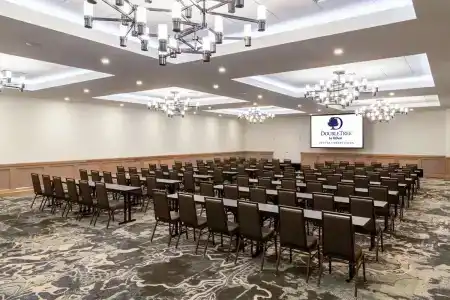 DoubleTree by Hilton Denver Cherry Creek - 45