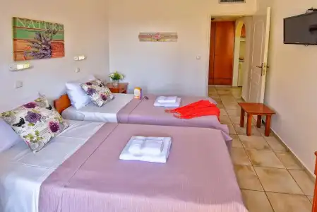 Aspri Petra Apartments - 0