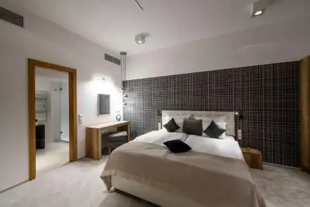 Karoly Corner Residences - 26
