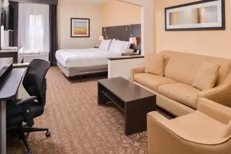 Holiday Inn Express & Suites Topeka West I-70 Wanamaker by IHG - 68