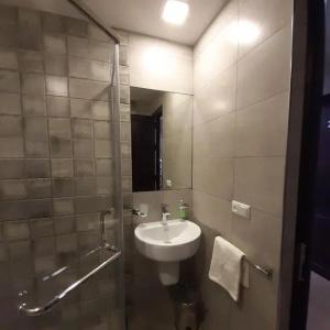Loft Host Hostel - 14