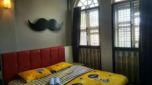 Moustachz Hauze , Georgetown - 13