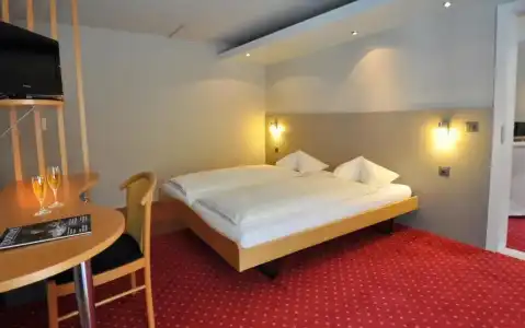HOP Apartments & Suites - 34