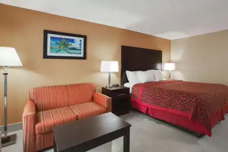 Days Inn by Wyndham Sarasota Bay - 4