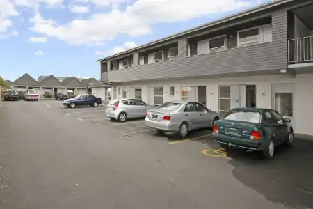 Big Five Motel - 9