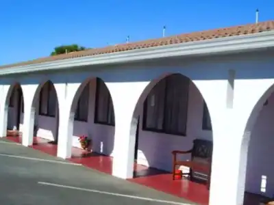 Hacienda Motel - 10