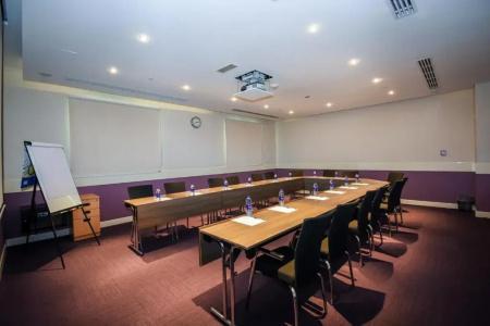 Premier Inn Dubai Investments Park - 13
