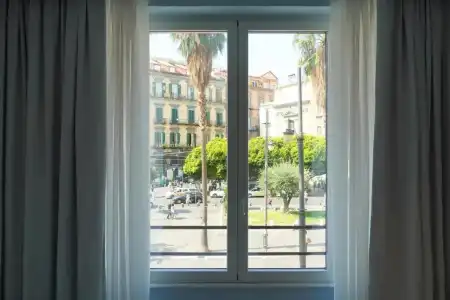 Piazza Carità - 158