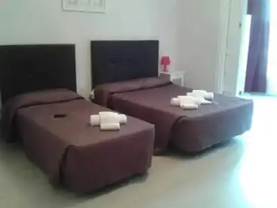 Hostal Balmes Centro - 29