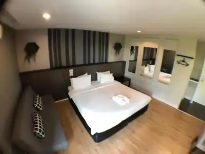 Paragon Inn - 70