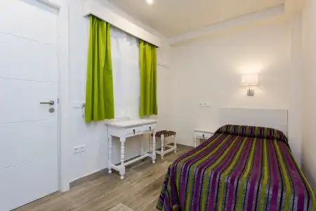 Sol y Miel Hostal - 19