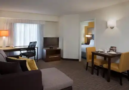Cambridge Suites Mississauga - 2