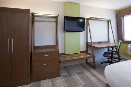 Holiday Inn Express & Suites Minneapolis – West End by IHG - 53