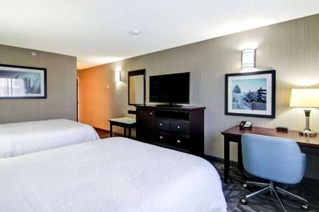Hampton Inn & Suites by Hilton Calgary-Airport - 47