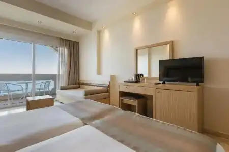 Alexandra Beach Resort & Spa - 43