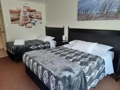 Flying Spur Motel - 26