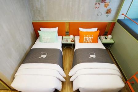 Samsen Street - 17