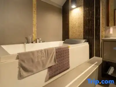 The Grace Amphawa - 112