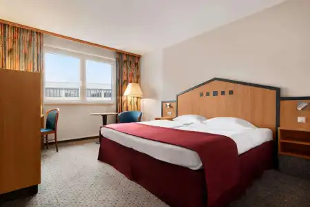 Ramada By Wyndham Bottrop - 25