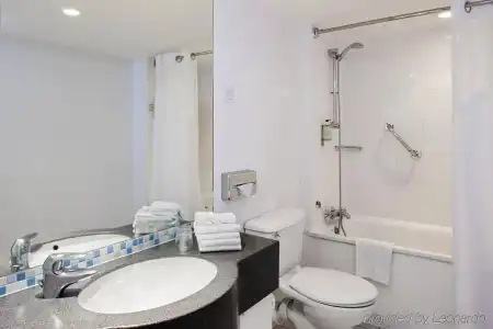 Holiday Inn Brighton Seafront by IHG - 8