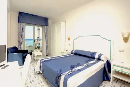 Ferretti - 7