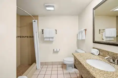 Howard Johnson by Wyndham Pasadena - 7