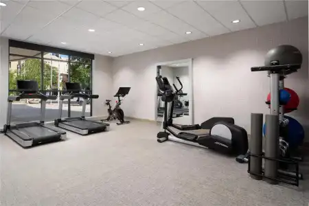 Embassy Suites Lincoln - 27