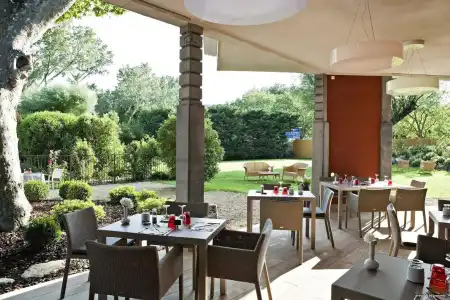 Best Western Plus Le Lavarin - 23