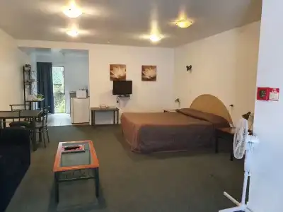 Lake Point Motel - 2