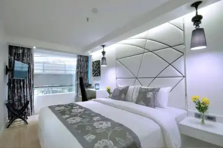 Sukhumvit Suites - 23