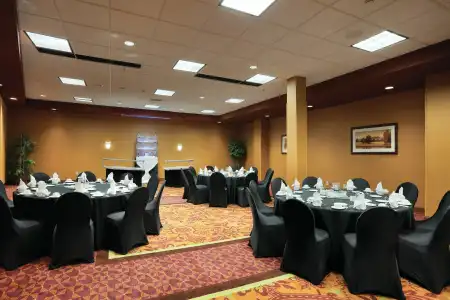 Embassy Suites by Hilton E Peoria Riverfront Conf Center - 18