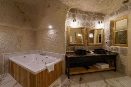 The Niche Cave - 109