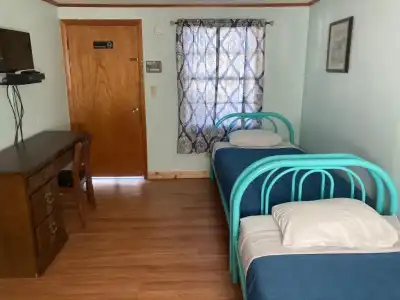 Hillside Motel - 11