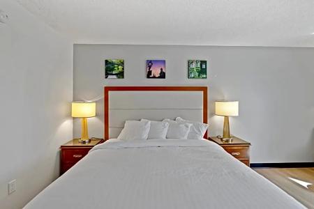 Days Inn by Wyndham Erie - 15