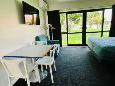 Airport Gold Star Motel - 17