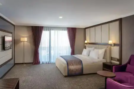 Ramada Plaza by Wyndham - 35