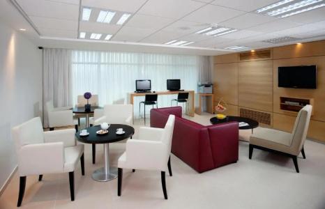 West All Suites - 15