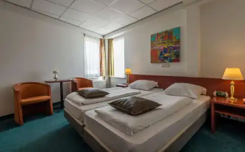 Prominent Inn - 4