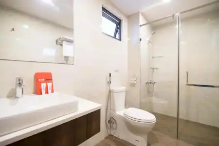 RedDoorz Premium near Hang Xanh - 20