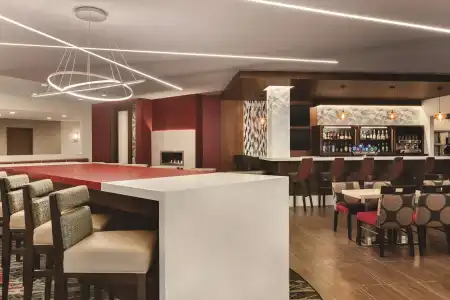 DoubleTree by Hilton Toronto Airport West - 16