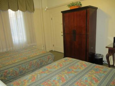 Funky Pool Side Cabana in Dtphx - 5