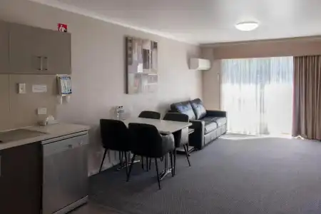 Arkana Motor Inn & Terrace Apartments - 88