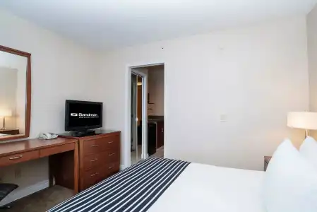 Sandmans & Suites Calgary West - 38