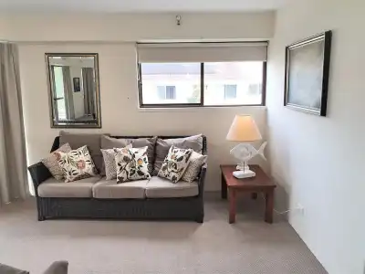 Burleigh Esplanade Beachfront Apartments - 3