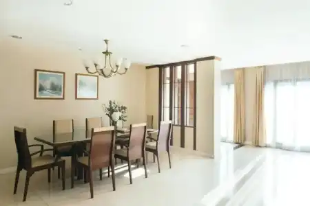 Thomson Residence - 228
