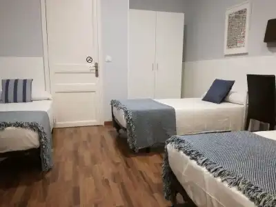Hostal Lesseps - 4