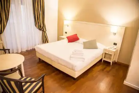 Inn Rome Rooms & Suites - 23