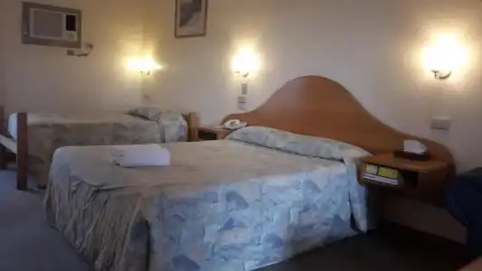 St Georges Motor Inn - 5