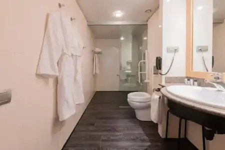 Suites Plaza & Wellness - 55